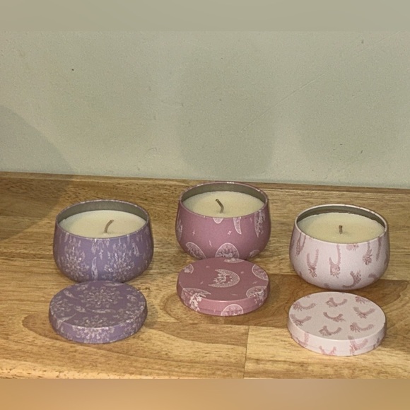 Box set with 3 Sand & Fog Candles in beautiful floral designed tins. NWTS. - Picture 6 of 6